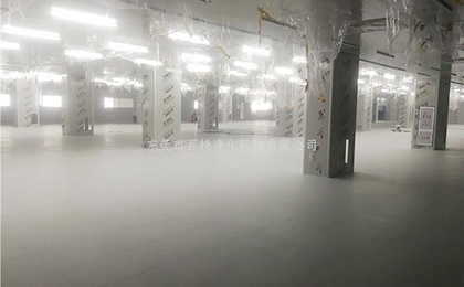 惠州（zhōu）工地（dì）正在施工PVC防（fáng）靜電片材地板...